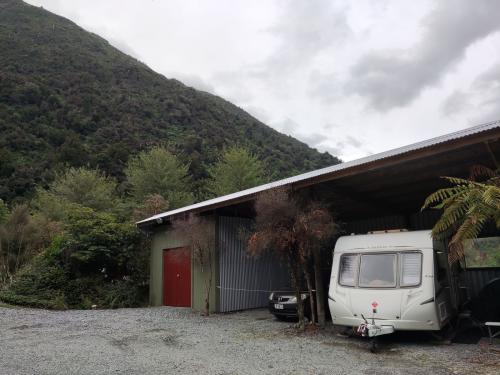 2023-02-03-Jacksons Retreat-01 1